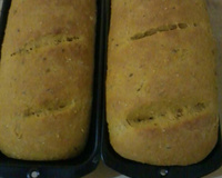 Pão integral caseiro com cenoura e mel