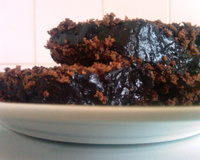 Bolo de chocolate com cobertura surpresa (sem ovos)