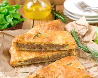 Torta prática de hamburguer e pão de forma