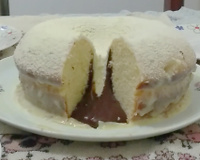 Bolo vulcão de leite em pó com creme de avelã