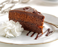 Se você ama chocolate, você precisa aprender a receita dessa torta Sacher, uma delícia cremosa de chocolate puro