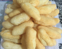Biscoito frito de queijo