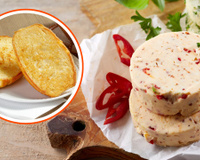 Adeus ao pão na chapa tradicional: essa manteiga com mel e pimenta vai elevar o nível do seu café da manhã, perfeito para um dia especial!