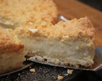 Torta cremosa com farofa crocante