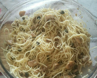 Spaghet ao molho de alcaparras, cogumelos e atum