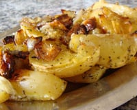 Batatas temperadas e assadas com casca