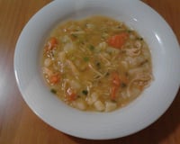 Sopa de frango desfiado com legumes