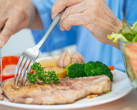 Silvio Garattini, oncologista (97 anos): "O que importa é comer pouco, mesmo que seja cinco vezes ao dia. O que importa é o total."