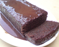 Bolo de chocolate e geleia