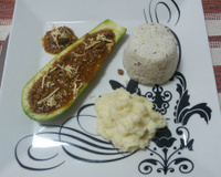 Canoa de abobrinha recheada com carne moída