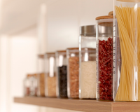 Organizou, ganhou espaço, kit de potes herméticos e assadeiras em oferta no 2.2