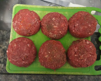 Hambúrguer artesanal recheado com mussarela