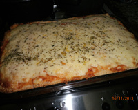 Torta de pão de forma com queijo e presunto