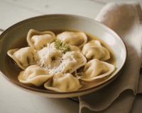 Nem sopa de legumes, nem caldo verde: minha família italiana sempre faz Capeletti in Brodo, receita clássica, quentinha e fácil de preparar