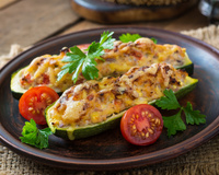 Abobrinha recheada com frango (Zapalito)