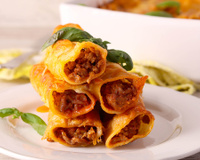 Canelone de massa de lasanha é a receita que você precisa para um jantar barato e que só suja uma travessa