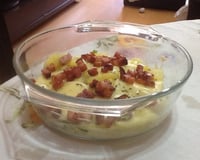 Batata gratinada com creme de queijo e bacon