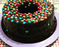 Bolo de chocolate e calda de chocolate