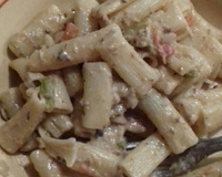 Macarrão com sardinha e creme de leite