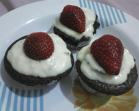 Cupcake de chocolate com recheio de beijinho