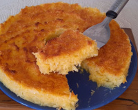 Fiz um bolo de mandioca sem farinha e sem leite e ficou uma delícia: receita fácil e desmancha na boca