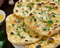 Pão nuvem de ervas na frigideira: o lanche fofinho que fica pronto em minutos