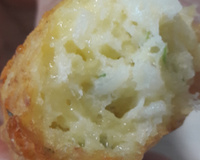 Bolinho de arroz com queijo e creme de leite