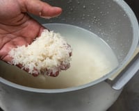 Cozinheiros e especialistas concordam sobre se o arroz deve ser lavado antes do cozimento: "Isso melhora visivelmente muitas variedades”