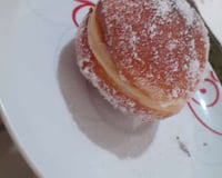 Sonho assado de doce de leite