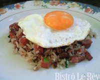 Baião de dois e ovo de galinha caipira