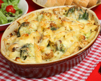 Salmão ao molho mornay pronto em 30 minutos: o truque francês que transforma o peixe em um prato cremoso e com um sabor único