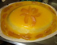 Manjar de coco com calda de pêssego