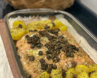Salmão de forno com alcaparras