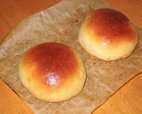 Pão de batata recheado com requeijão