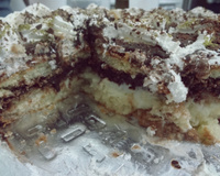 Bolo com recheio de limão e chocolate