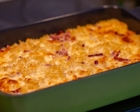 Macarrão de forno cremoso com calabresa, a receita da minha mãe é imbatível, sempre fica boa