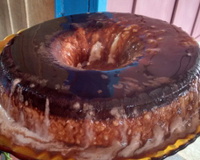 Sorvete de creme com cobertura de chocolate