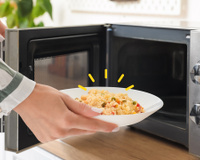 Você sabia que pode cozinhar arroz no micro-ondas em menos de 10 minutos? Essa é a única maneira de fazer isso direito