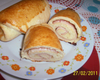 Pãezinhos de mandioquinha enroladinhos recheados