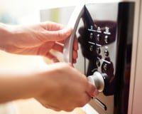 6 dicas para cozinhar no micro-ondas sem dificuldade