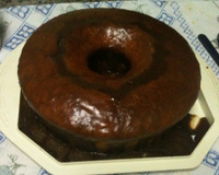 Bolo de cenoura com calda de chocolate que derrete na boca