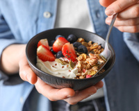 Eu como o mesmo café da manhã rico em proteína e fibras todos os dias: fica pronto em 2 minutos e não enjoa