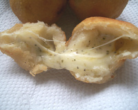 Bolinho de pizza 4 queijos do Marcelo