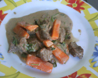 Carne com vinho tinto seco