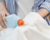 Para que serve a mistura de água oxigenada com detergente líquido: veja como usar com segurança