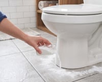 Coloque bicarbonato de sódio ao redor do vaso sanitário: para que serve e por que é recomendado