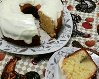 Bolo de iogurte com cobertura de limão