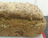 Pão integral com farinha integral, linhaça e aveia