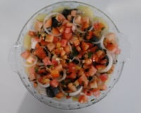 Sardinha ao forno com batata, cebola e tomate