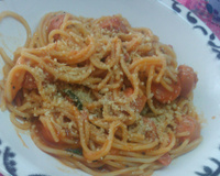 Macarrão com salsicha criativo